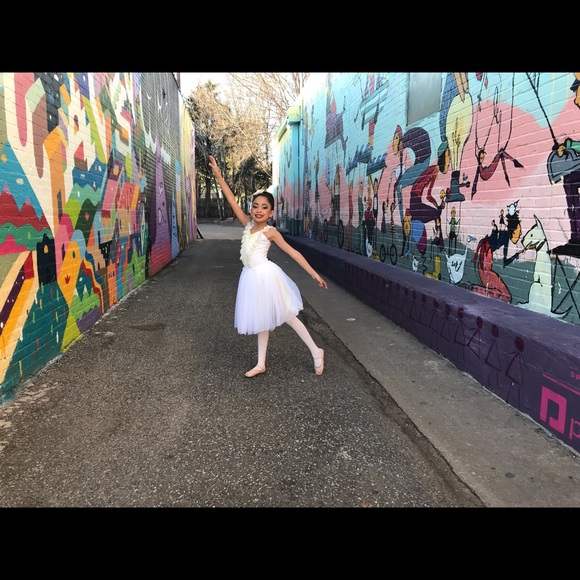 Beautiful girls dress - Picture 2 of 5